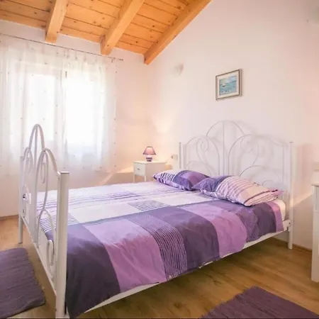 Nevena In Porec For Max 10 Persons 6km From The Villa Buici (Istria)