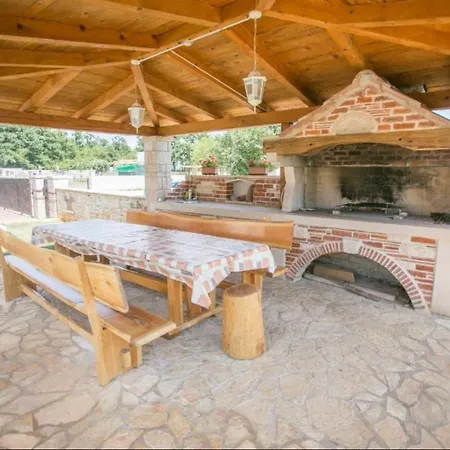 Nevena In Porec For Max 10 Persons 6km From The * Buici (Istria)